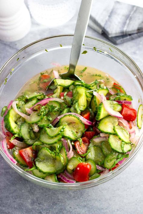 This cucumber, tomato, and onion salad is marinated for hours (ideally overnight!) to develop the BEST bold flavor that only gets better with time. A few simple tricks along the way ensure you get a balance of seasoned tang and sweetness. It's a perfect make-ahead salad for warm weather get-togethers. Tomato Onion Cucumber Salad, Tomato Onion Recipe, Cucumbers And Onions In Vinegar, Marinated Cucumbers Onions And Tomatoes, 24 Hour Salad, Cucumber Tomato And Onion Salad, Cucumber Tomato Onion Salad, Salad In A Bowl, Grilled Chicken Drumsticks