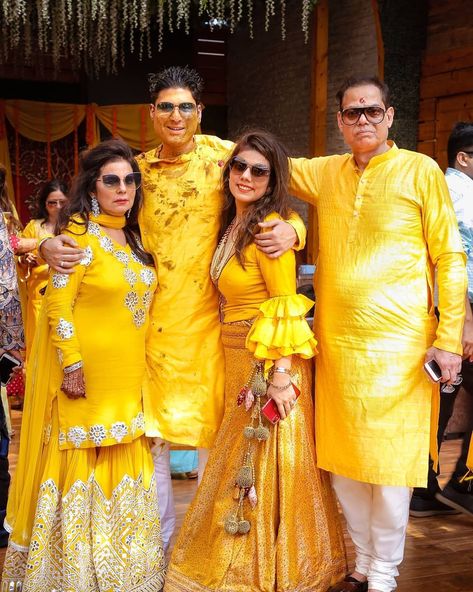 Haldi Dress For Mother, Haldi Outfit For Mother Of Bride, Haldi Ceremony Outfit For Mother, Haldi Dress For Bride Mother, Haldi Ceremony Outfit For Mom, Haldi Theme Dress For Family, Family Theme Dress For Indian Wedding, Haldi Function Ideas, Outfits For Haldi