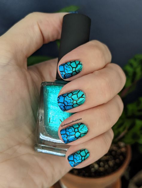 I like how the crackle stamp gives these almost a dragon scale feel- ThorGift.com - If you like it please buy some from ThorGift.com Dragon Scale Nails, Scale Nails, Nails Trend, Nail Idea, Nails 2020, Dragon Scale, Art Nails, Art Trends, A Dragon