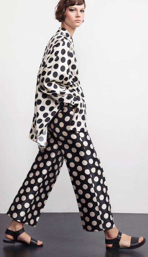 60s Fashion Trends, Dice Kayek, Dots Fashion, 2019 Fashion, Fashion Weeks, Pantalon Large, 60s Fashion, Fall Fashion Trends, Fashion Show Collection