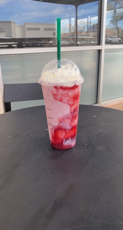 Strawberry Frappe Aesthetic, Strawberry Frappe, Kawaii Drinks, Strawberry Crepes, Comidas Fitness, Grad Party Decorations, Whip Cream, Strawberry Cream, Strawberry Cheesecake