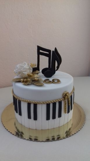 Birthday cake - cake by Aliena - CakesDecor Music Birthday Cakes, Torturi Baby Shower, Bolo Musical, Kue Fondant, Music Themed Cakes, Piano Cakes, Music Cakes, Patisserie Fine, Music Cake