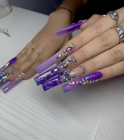 Nail Inspo Rhinestones, Baddie Bling Nails, Fye Nails, Purple Acrylic Nails, Lilac Nails, Long Acrylic Nail Designs, Nails Design With Rhinestones, Colored Acrylic Nails, Cute Acrylic Nail Designs