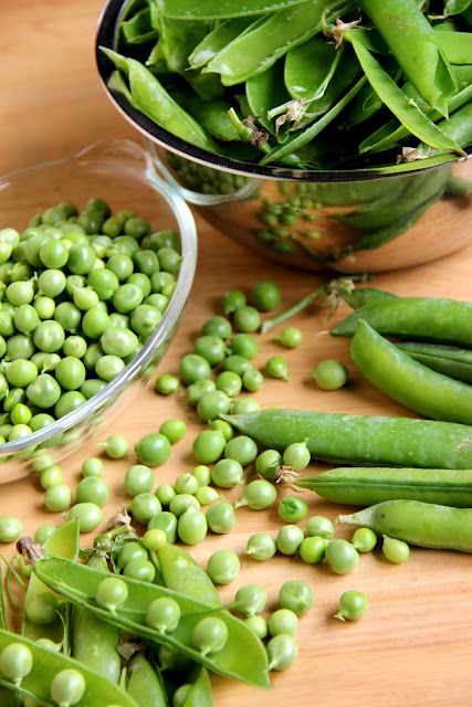 Fresh Peas - yum Peas Aesthetic, Food Graphics, Fresh Peas, Cheap Groceries, Vitamin A Foods, Food Project, Food Ad, Nice Food, Food Ads