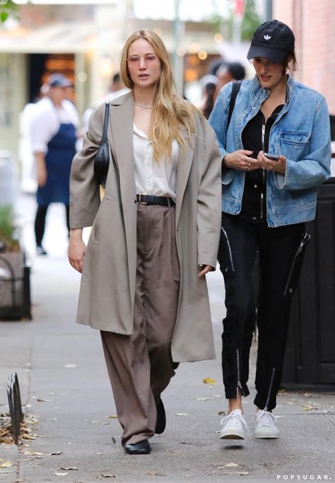 Jennifer Lawrence Street Style, Jennifer Laurence, Jennifer Lawrence Style, Coat And Pants, Luxury Street Style, Street Style Shop, Linen Blend Shirt, All White Outfit, Outfit Formulas