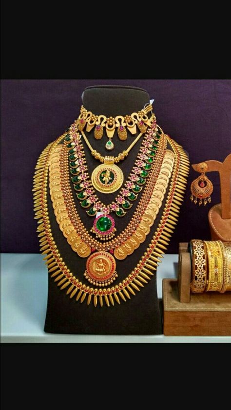 Kerala Traditional Jewellery, Palakka Mala, Traditional Gold Jewellery, Kerala Jewellery, Simple Choker Necklace, Bride Jewelry Set, Indian Bridal Jewelry Sets, Antique Jewellery Designs, Traditional Jewellery