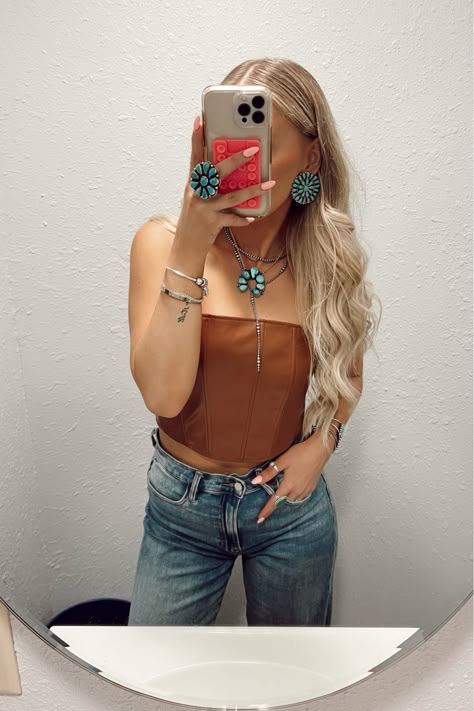 Turquoise Jewelry Outfit Summer, Simple Western Jewelry, Turquoise Jewelry Outfits, Western Jewelry Outfit, Turquoise Western Outfit, Outfits With Turquoise Jewelry, Country Jam Outfits, Western Dress Outfits, Western Ootd