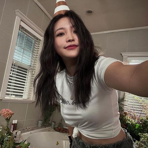 Red Velet, Kim Yerim, Girl Cakes, Height And Weight, New Girl, Instagram Update, South Korean Girls, K Pop, Red Velvet