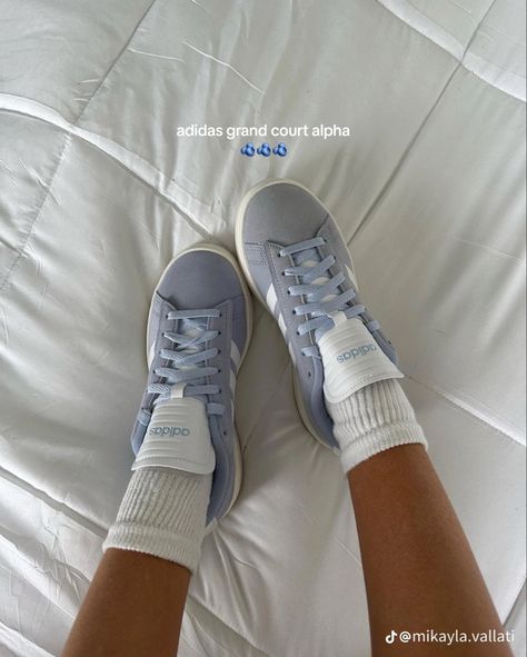 Adidas Grand Court Outfit Women, Adidas Court Shoes Outfit, Adidas Grand Court Outfit, Court Shoes Outfit, Adidas Shoes Women Outfit Casual, High Sneakers Women, Adidas Grand Court Alpha, Casual White Sneakers, Looks Adidas