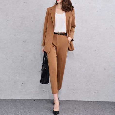 FORMAL PANTS Womens Pantsuit, Business Formal Outfit, Outfit Office, Classy Outfits For Women, Olivia Pope, Corporate Attire, Style Korea, Pantsuits For Women, Classy Work Outfits