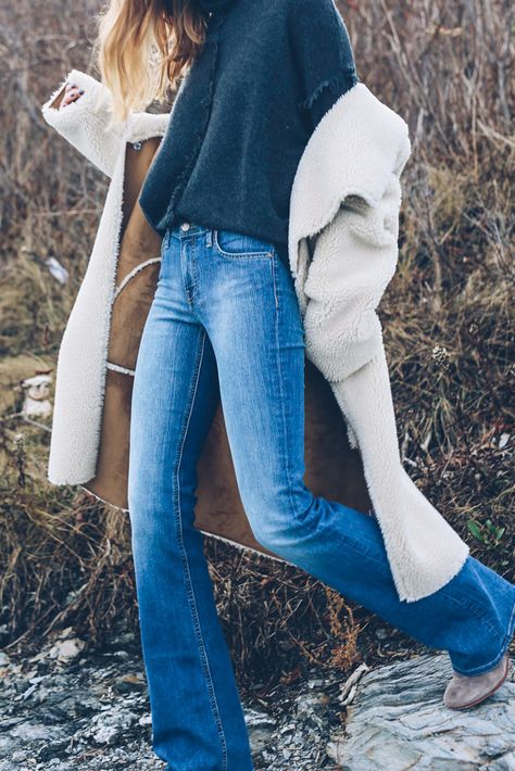 Velvet Flare Jeans, Cashmere Turtleneck Sweater and long teddy coat on Jess Ann Kirby Packing Clothes, Faux Shearling Jacket, Estilo Country, Wideleg Pants, Looks Street Style, Looks Style, Kirby, Jean Outfits, Look Fashion