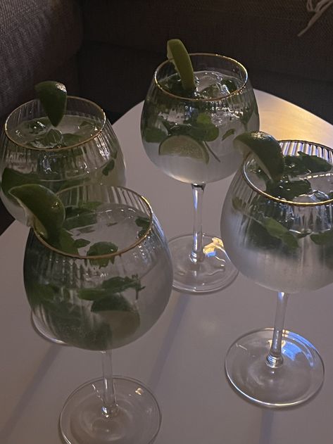 Mojitos 🍋 - cocktail night 🍸, girls night, cocktail inspo, aesthetic girl things 💗 Mojitos Aesthetic, Mojito Aesthetic, Cocktail Night, Pretty Drinks, Girl Things, Mojito, Aesthetic Girl, Girls Night, Cocktail Party