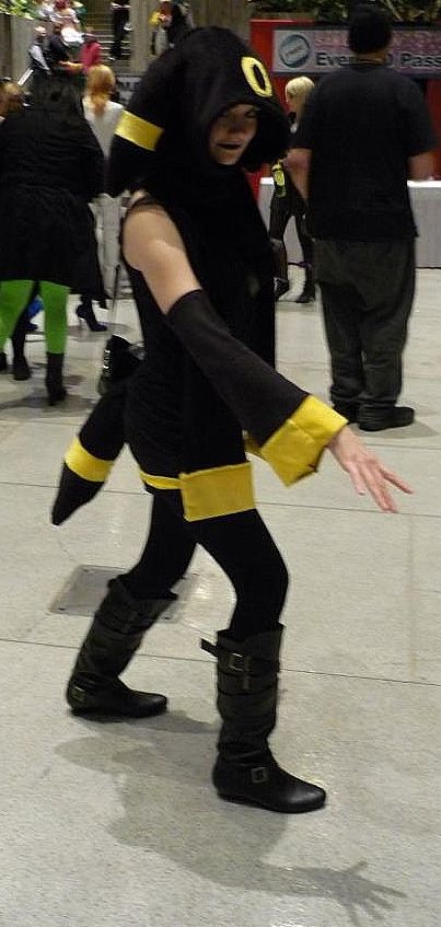 Umbreon Costume, Umbreon Gijinka, Umbreon Cosplay, Diy Couples Costumes, Pokemon Costumes, 2023 Ideas, Pokemon Dolls, Pokemon Cosplay, Half Mask