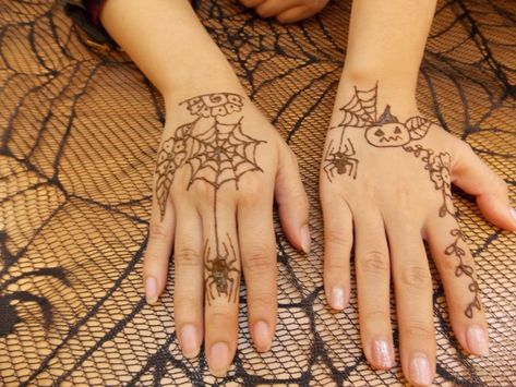 Halloween Henna, Henna Booth, Summer Henna, Cute Henna Tattoos, Henna Inspiration, Festival Games, Henna Inspired Tattoos, Arm Tats, Cute Henna