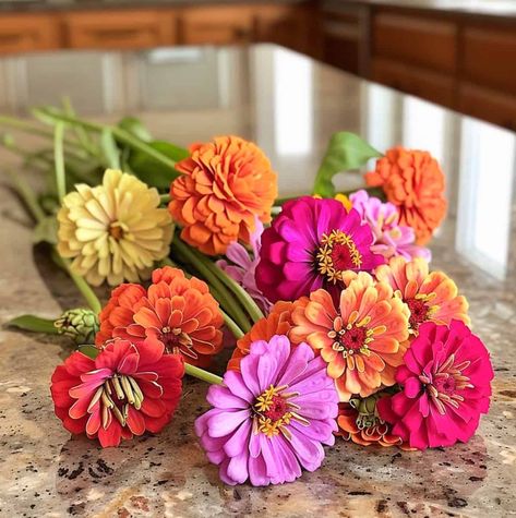 Real And Fake Flower Arrangements, Diy Artificial Flower Arrangements, Fake Flowers Look Real, Diy Fake Flowers, Flower Arrangements Diy Artificial, Floret Flowers, Fake Flower Arrangements, Fall Centerpieces, Flower Arrangements Simple