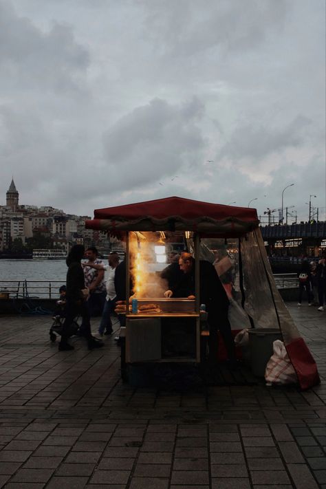 istanbul aesthetic, istanbul turkey, istanbul turkey aesthetic, istanbul street photography Istanbul Street Photography, Istanbul Nightlife, Istanbul Street Food, Istanbul Turkey Aesthetic, Aesthetic Istanbul, Istanbul Aesthetic, Turkey Aesthetic, Street Pics, Istanbul Photography