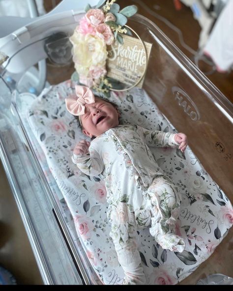 It’s easy to see you are also ready so loved! Welcome baby Skarlette! Hospital Crib Decoration, Crib Decoration, Hospital Door Hangers, Bow Holders, Hospital Door, Baby Hospital, Bow Holder, Baby Born, Welcome Baby