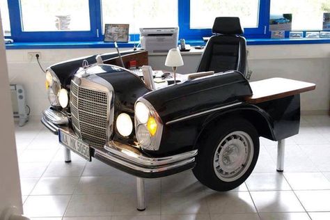 Awesome desk made from an old car front end - Automotive Decor #upcycle #recycle Car Part Art, Old Car Parts, Designer Couch, Innovative Office, Office Table Design, Car Part Furniture, Automotive Furniture, Car Furniture, Desain Furnitur Modern