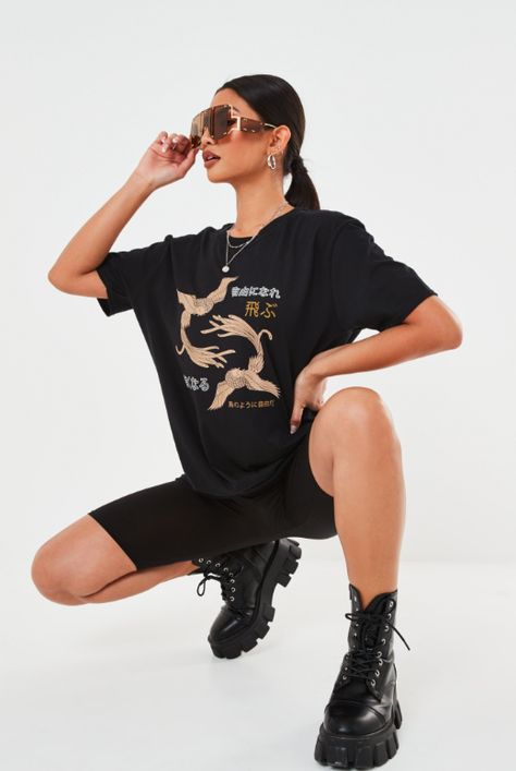 Oversized Tee Outfit, Goth Fits, Oversize Tshirt Outfits, Baggy Tee, Bird Graphic, Model Reference, Fits Inspo, Black Outfits, Streetwear Fashion Women