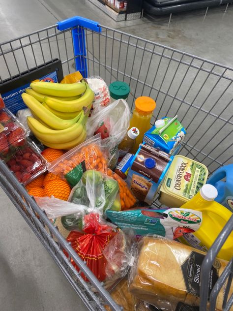 Food Shopping Aesthetic, Healthy Food Shopping, Grocery Shopping Aesthetic, Buying Food, Grocery Supermarket, Health Facts Food, Healthy Lunch Snacks, Grocery Foods, Healthy Groceries