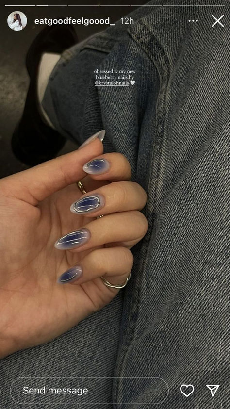 fall nails,fall nail designs, fall nails ideas autumn,autumn nails,fall transition nail colors Korean Nails Inspo Aesthetic, Korean Blue Nails Aesthetic, Blue Nail Art Aesthetic, Navy Nail Art Ideas, Nails 24 Trends, Navy Blue Jelly Nails, Blue Accent Nail Ideas, Blue Nails Aesthetic Design, Short Nails Aesthetic Ideas