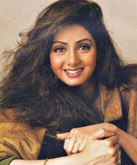 90s Model Aesthetic, Sri Devi, 90s Bollywood Aesthetic, Old Film Stars, Retro Bollywood, 90s Model, Indian Fashion Saree, Vintage Bollywood, Model Aesthetic