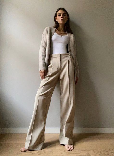 8 Clothing Brands That Will Upgrade Your Closet Dress Pants Aesthetic, Aritzia Outfit, Effortless Pants, Pants Aesthetic, Effortless Pant, Expensive Clothes, Wide Leg Dress Pants, Pink Collection, Denim Blouse