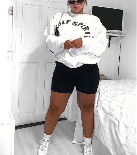 Biker Shorts Long Sleeve Outfit, Biker Short Fall Outfit, Biker Shorts Outfit Black Women, Hoodie With Shorts, Shorts Romper Outfit, Outfit Ideas For Black Women, Fashion Inspo Casual, Tomboy Femme, Mos Def