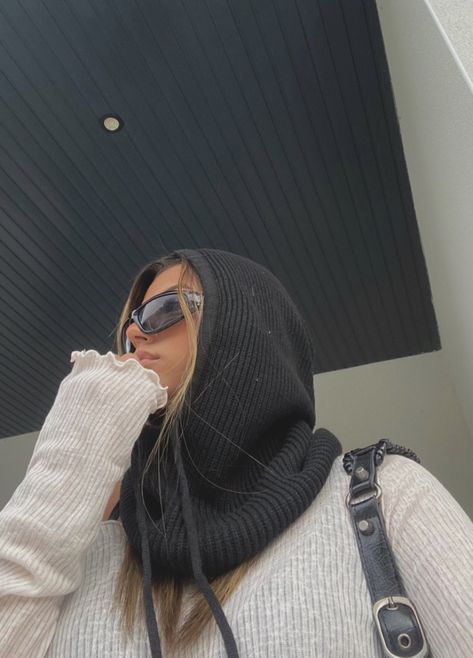 Balaklava Aestethic, Baclava Hat Outfit, Balaclava Outfit, Stylish Winter Hats, Ootd Winter, Cold Outfits, Instagram Photo Inspiration, Winter Fits, Outfits With Hats