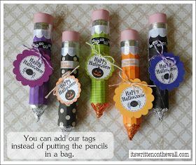 It's Written on the Wall: Halloween Teacher Appreciation Gift-Rolo Pencil in a Halloween Design Rolo Pencils, Rolo Candy, Halloween Teacher Gifts, Pencil Gift, Halloween Chocolate, Candy Crafts, Cadeau Diy, Craft Show Ideas, Halloween Designs