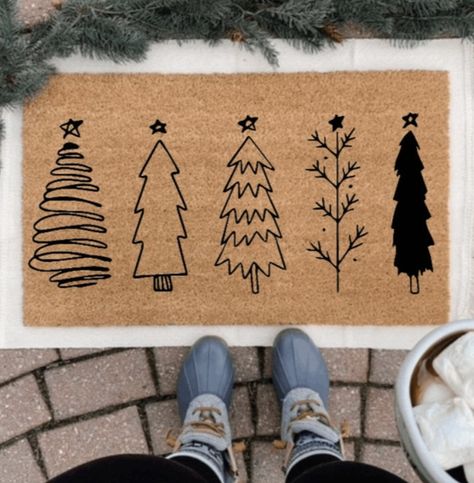 Diy Christmas Welcome Mat, Diy Christmas Mat, Christmas Door Mat Diy, Diy Christmas Door Mat, Mat Ideas, Diy Christmas Door, Door Mat Diy, Xmas 2024, Christmas Decor Inspiration