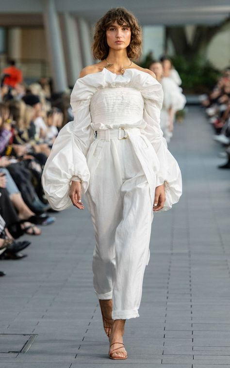 Aje Mimosa Off-The-Shoulder Ruffled Poplin Top  #theloveryco Silhouette Mode, White Clothing, Resort 2020, White Outfit, Trend Fashion, Inspired Outfits, Bustiers, Fashion 2020, Vogue Paris