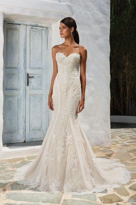 Style 8862: Sequined Lace Fit and Flare Wedding Dress | Justin Alexander Wedding Dresses Trumpet, Justin Alexander Bridal, Meghan Markle Wedding Dress, Justin Alexander Wedding Dress, Strapless Lace Wedding Dress, Wedding Dress Alterations, Dazzling Dress, Wedding Dresses Cinderella, Flair Dress