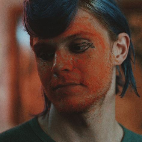 Kai Anderson Pfp, Kai Anderson Gif, Kai Ahs, Ahs Season 7, Evan Peters Blue Hair, Saga Senior, Ahs Funny, Header Wallpaper, Kai Anderson