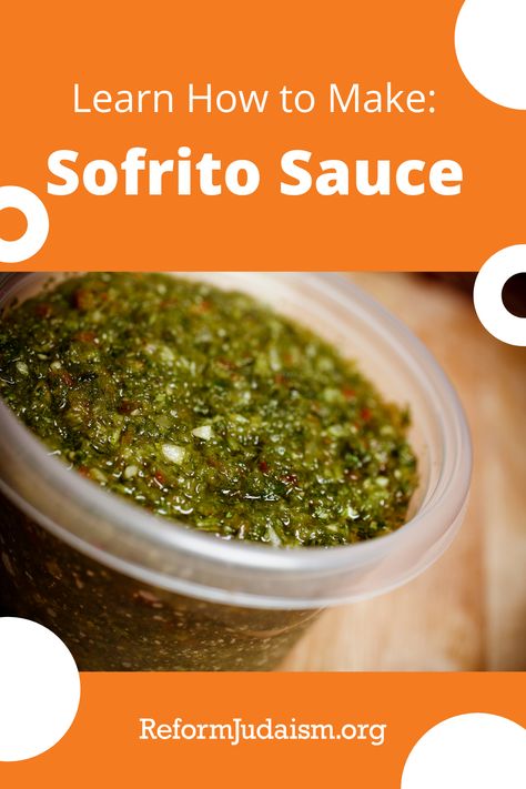 Sofrito Sauce Recipe, Sofrito Recipe Puerto Rican, Easy Sofrito Recipe, Homemade Sofrito, Puerto Rican Sofrito, Sofrito Recipe, Hispanic Dishes, Fresh Recipe, Puerto Rican Cuisine