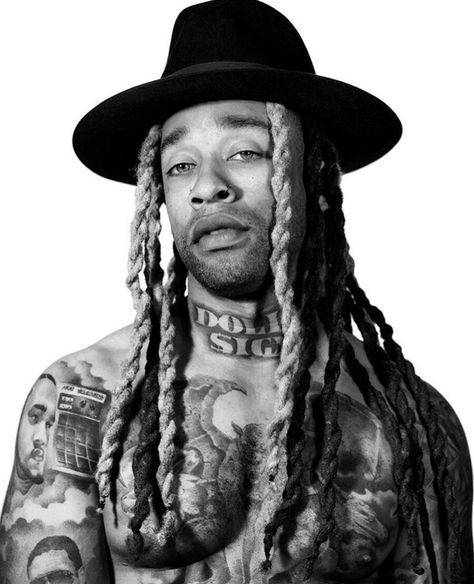 Beautiful eyes,  perfect lips.  Love. Ty Dolla Sign Wallpaper, Ty Dolla Sing, Sing For The Moment, Hairstyle Black Hair, Sign Wallpaper, Men With Locs, Ty Dolla Sign, Hot Male Celebrities, Cool Lighters