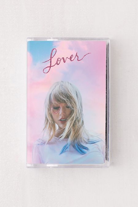 Taylor Swift Cassette, Lover Album, Taylor Swift Merchandise, Taylor Swift Lover, Taylor Swift Party, Modern Vintage Fashion, Cassette Player, Cool Wallpapers Cartoon, Cassette Tape