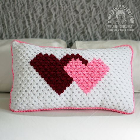 Ravelry: Double Love Rectangle Pillow Crochet Pattern by Lis Sun Pillow Crochet Pattern, Crochet Cushion Pattern, Crocheted Stuff, Crochet Knit Blanket, Pillow Crochet, Crochet Cushion Cover, Crochet Pillow Pattern, Crochet Pillows, Valentines Crochet