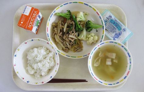 Japanese School Lunch, Japanese School, School Food, Lunch Menu, Nutrition Education, Japan Food, Food Trays, School Lunch, Kids Nutrition