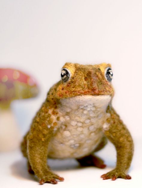 Needle Felted Frog, Felted Frog, Tovad Ull, Hantverk Diy, X Stitch, Needle Felting Tutorials, Needle Felting Projects, Wool Art, Felting Tutorials