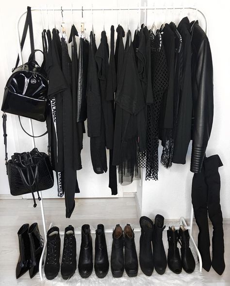 All black everything🖤🖤🖤Tag someone who may like it👤👥 / #lenadailyblog Black Capsule Wardrobe, Aesthetic Wardrobe, Black Closet, Black Wardrobe, Wardrobe Goals, Dream Fashion, Black Everything, All Black Everything, All Black Outfit