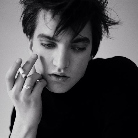 Richard Harmon is gorgeous. Why isn't he more famous. Murphy The 100, Richard Harmon, The 100 Cast, Bob Morley, Messy Hair, Appreciation Post, The Secret History, Kung Fu, Serie Tv