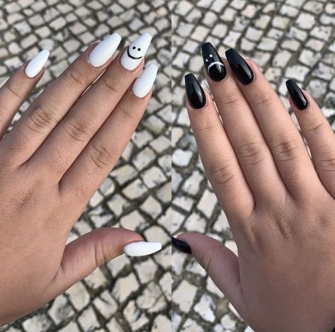 Short Almond Nails Black And White, Black And White Nails Smiley Face, Black And White Nails￼, Smiley Face Nails Black And White, Almond Black And White Nails, Black Smiley Face Nails, Black And White Simple Nails, Black And White Nails Aesthetic, Nails Inspiration Black And White