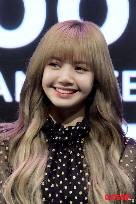 Cute Backgrounds For Phones, Lisa Bp, Lisa Blackpink Wallpaper, Blackpink Funny, Lalisa Manobal, Portrait Poses, Blackpink Photos, Blackpink Fashion, Lalisa Manoban