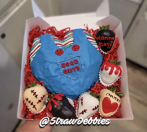 Chucky Theme Chocolate Covered Strawberries, Creative Cake Pops Ideas, Skeleton Treats Halloween, Chucky Themed Chocolate Covered Strawberries, Friday The 13th Treats, Horror Themed Desserts, Smash Chocolate Heart Halloween, Chocolate Covered Treats Birthday, Halloween Themed Strawberries