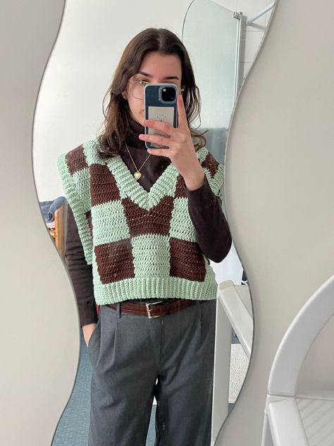 checkered crochet vest with mint chocolate colours :) Instagram: @sophie.in.colour Crochet Checkered Vest, Crochet Sweater Patchwork, Crochet Patchwork Vest, Checkered Crochet, Checker Vest, Patchwork Vest, Oversized Vest, Crochet Mushroom, Crochet Vest Pattern