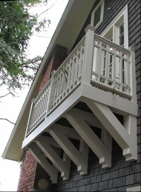 Brown Shingle House, Wood Railing Ideas, Balcony House Second Story, 2nd Floor Balcony, Bedroom Deck, Julia Morgan, Deck Remodel, Shingle House, Balkon Decor