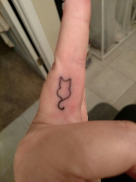 Cat Tattoo Stick And Poke, Small Cat Stick And Poke, Paw Tattoo On Finger, Cat Stick And Poke Tattoo, Stick And Poke Tattoo Cat, Finger Cat Tattoo, Kitty Finger Tattoo, Cat Stick And Poke, Finger Tattoo Simple