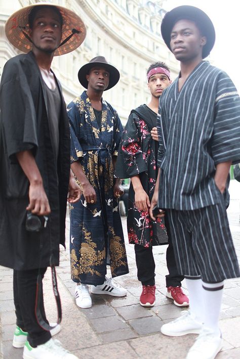 Paris Mens Fashion Week street style Tommy Ton Street Style, Mens Fashion Week Street Style, Paris Mens Fashion, Mens Fashion Urban, Mens Fashion Week, Afro Punk, Street Fashion Photography, Latest Mens Fashion, Men Street