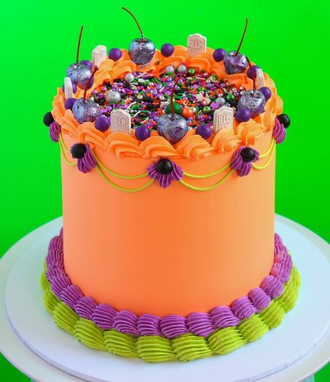 Cakes Colorful, Halloween Cake Ideas, Holiday Donuts, Crazy Shakes, Holiday Cupcakes, Halloween Is Coming, Candy Cakes, Halloween Baking, Summer Cakes